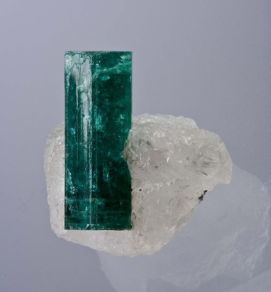 File:Beryl-Quartz-Emerald-Zambia-33mm 0891.jpg