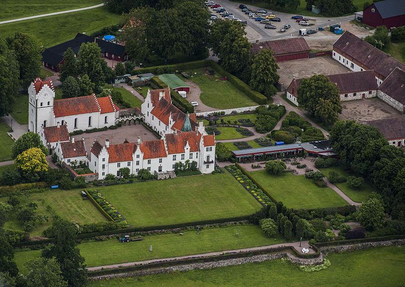 File:Bosjökloster från luften.jpg