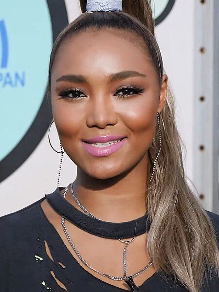 File:Crystal Kay, 2017.jpg