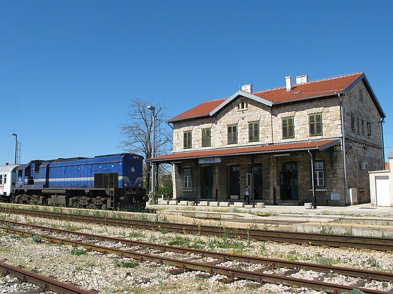 File:Drnis Bahnhof.jpg