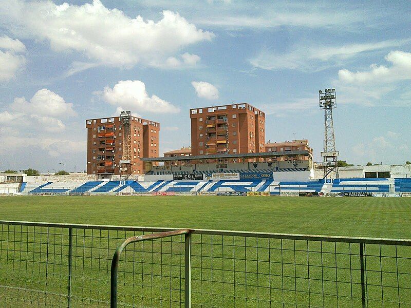 File:Estadio linares.jpg