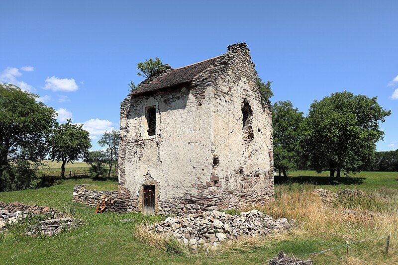 File:Feinfeld - Burgruine.JPG