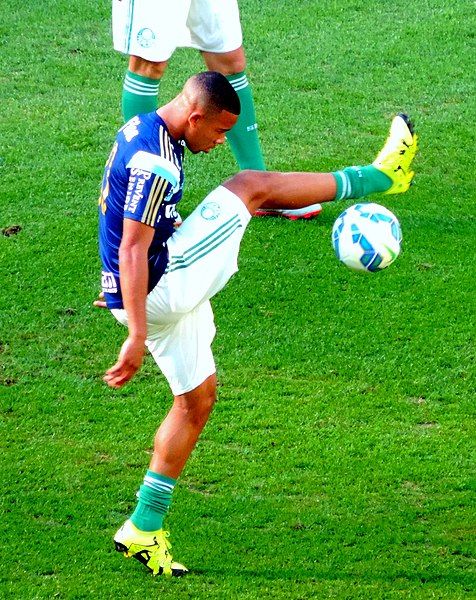 File:Gabriel Jesus 2015.jpg