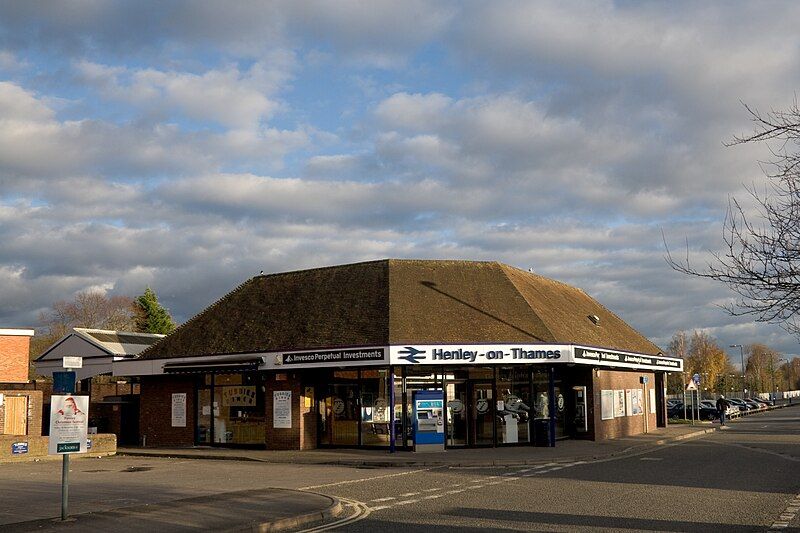 File:Henley-on-thames railway station.jpeg