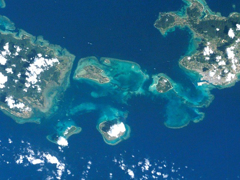 File:ISS005-E-10686 Sekisei Lagoon.jpg