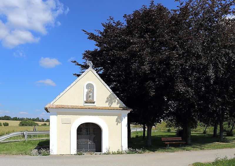 File:Kattau - Kreuzigungskapelle.JPG