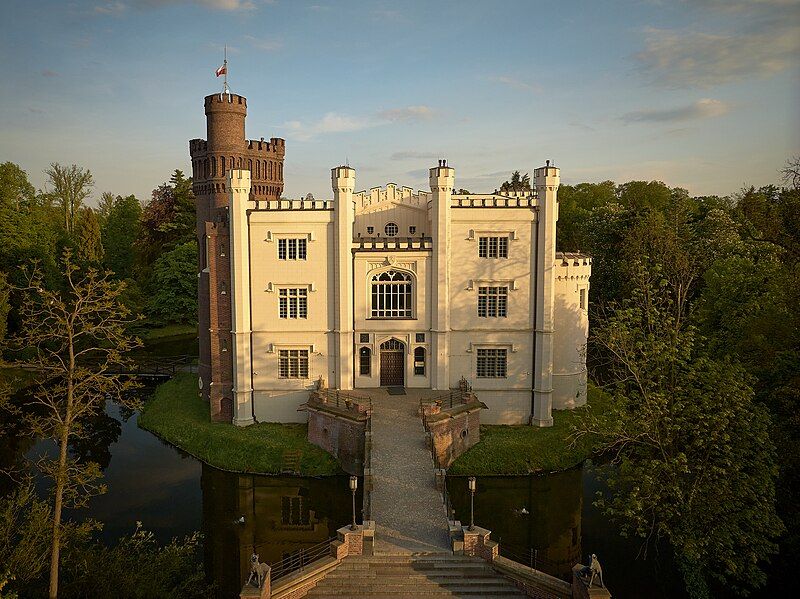 File:Kornik Castle.jpg