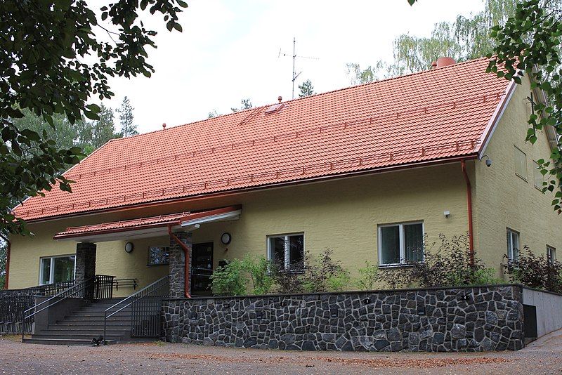 File:Malminkartano chapel 01.jpg