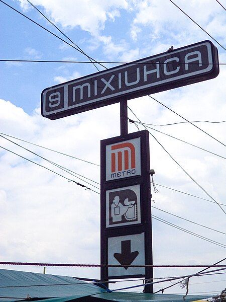 File:Metro Mixiuhca 01.JPG