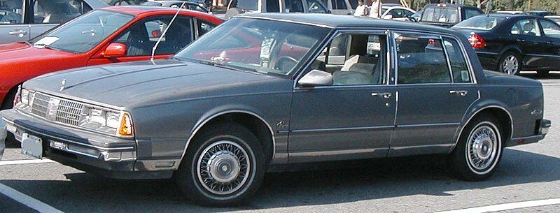 File:Oldsmobile-98.jpg