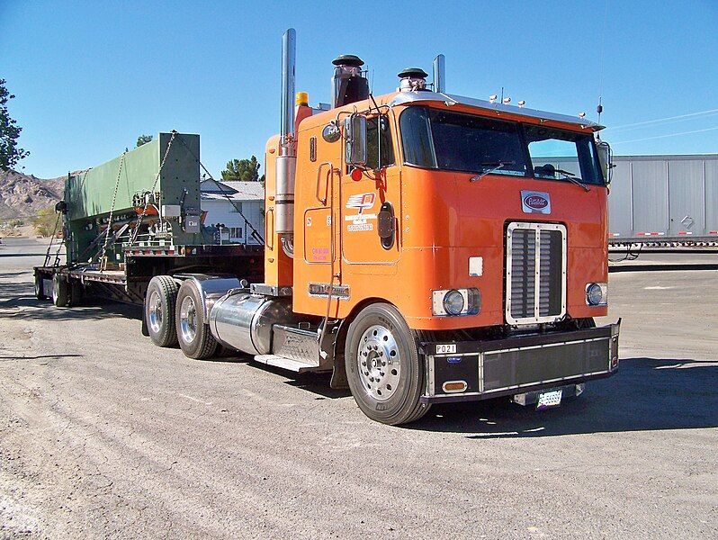 File:Peterbilt 362.jpg