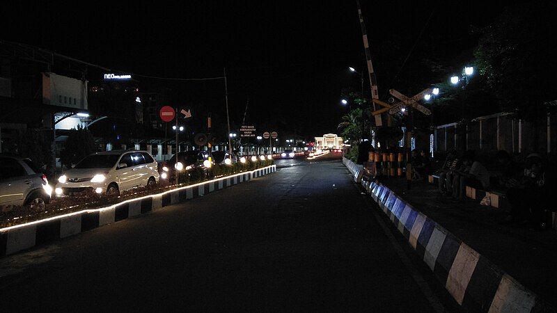 File:Stasiun Yogyakarta Malam.jpg