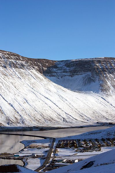 File:Ísafjörður (3998881641).jpg