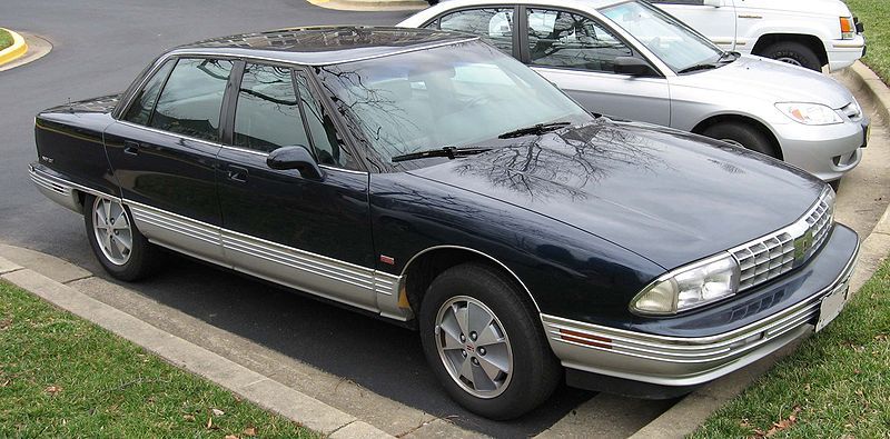 File:91-96 Oldsmobile 98.jpg