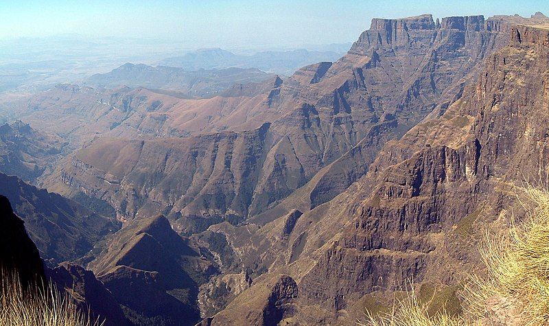 File:Amphitheatre Drakensberg View.jpg