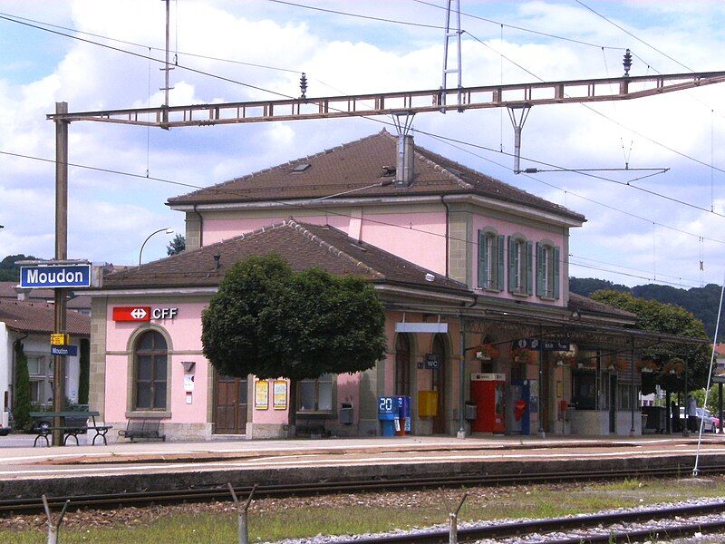 File:Bahnhof Moudon.JPG