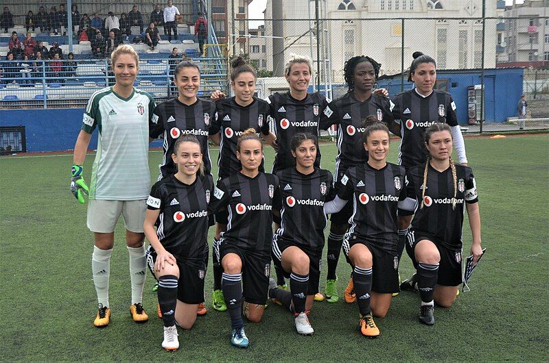 File:BeşiktaşJK2018-19 (3).jpg