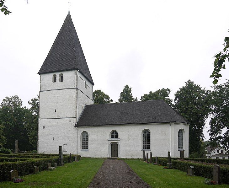 File:Bjälbo kyrka view01.jpg