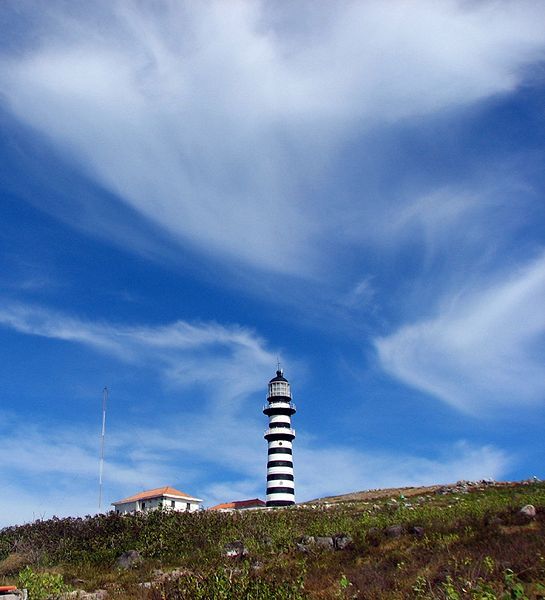 File:Farol Abrolhos.jpg