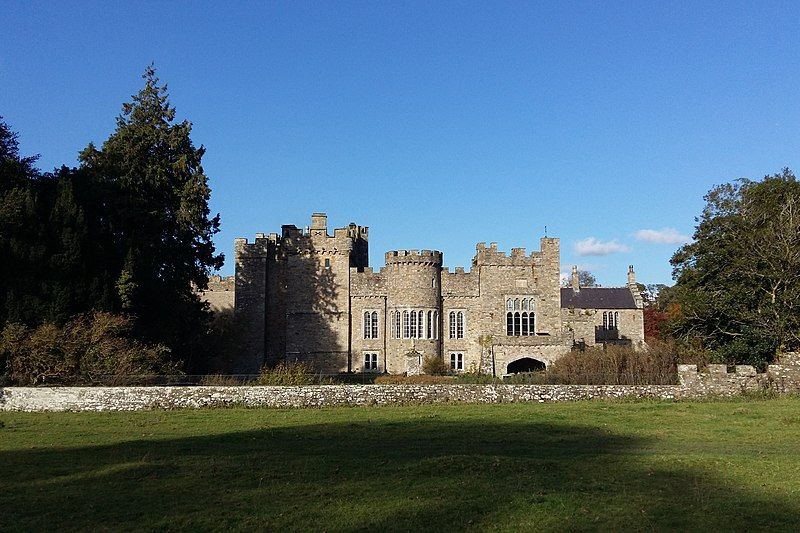 File:Featherstone Castle (back).jpg