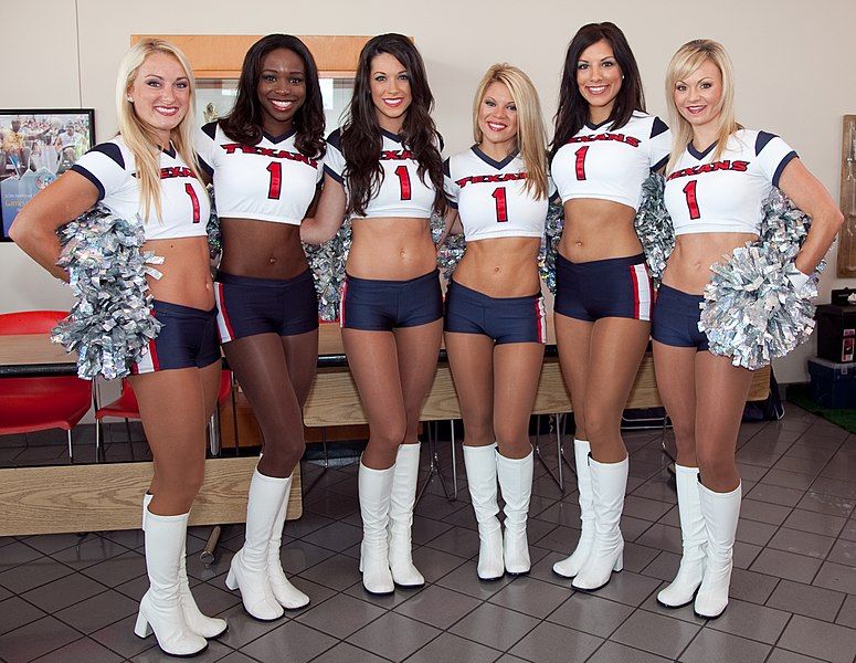 File:HoustonTexansCheerleadersAug10.jpg