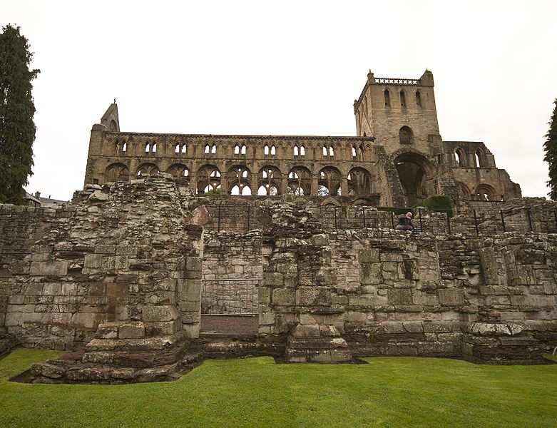 File:Jedburgh Abbey (7985956835).jpg