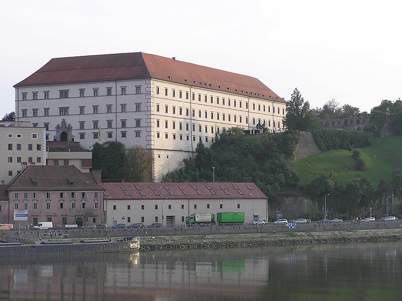 File:Linzcastle20050926.jpg