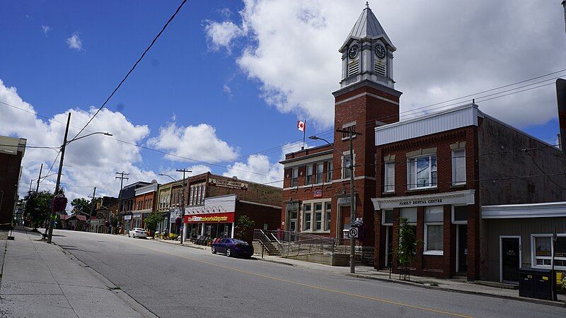 File:Milverton, ON.jpg