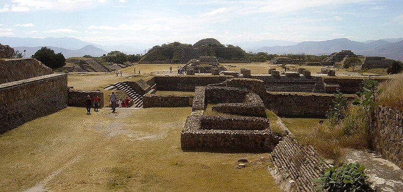 File:Monte Albán-12-05oaxaca053.jpg