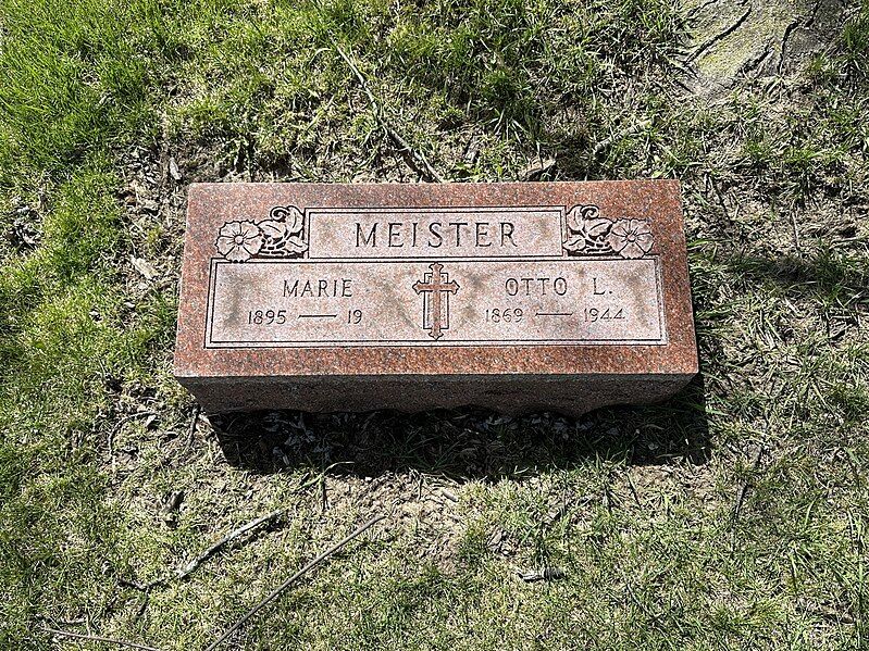 File:Otto Meister headstone.jpg