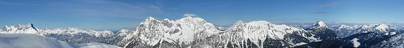 File:Pano südlGesäuseBerge.jpg