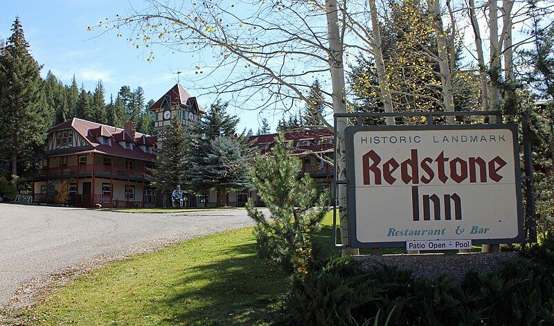 File:Redstone Inn.JPG