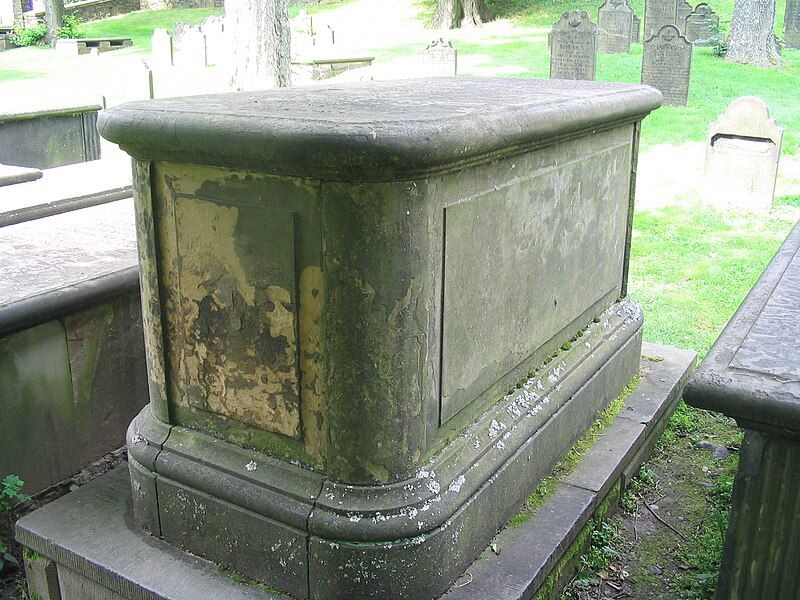 File:Ross tomb4.jpg