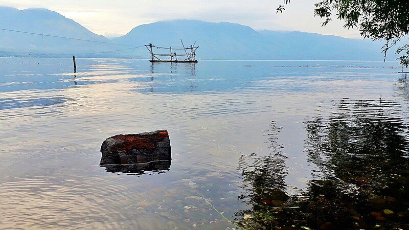 File:Singkarak lake.jpg