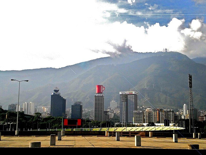 File:Skyline Caracas.jpg