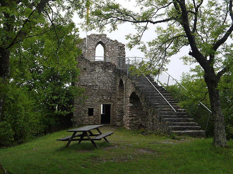 File:Sparbach Köhlerhausruine.JPG