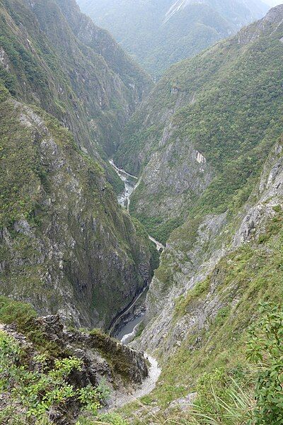 File:Taroko-Gorge-Zhuilu-Old-Road-2015-Luka-Peternel.jpg