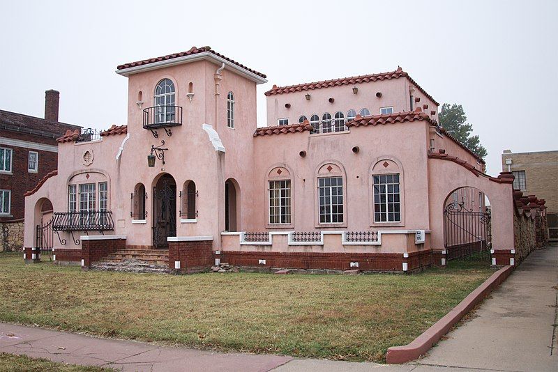 File:The Pink House.jpg