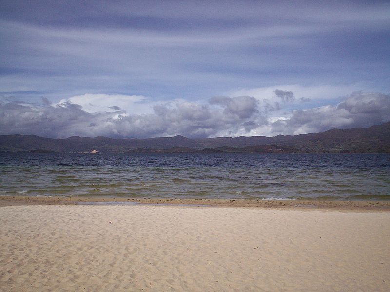 File:Tota Lake Boyacá.jpg