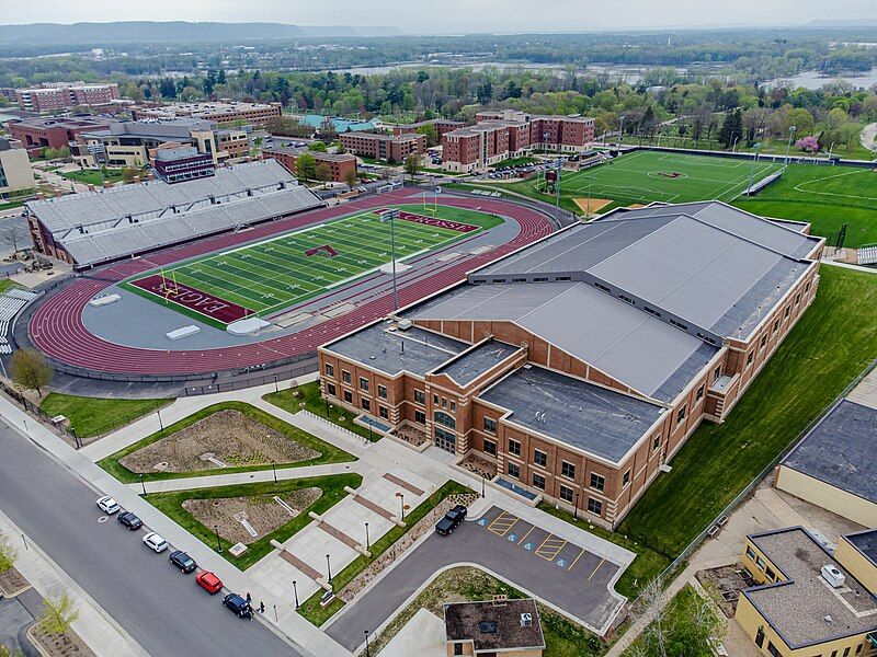 File:UW-L fieldhouse 3.jpg