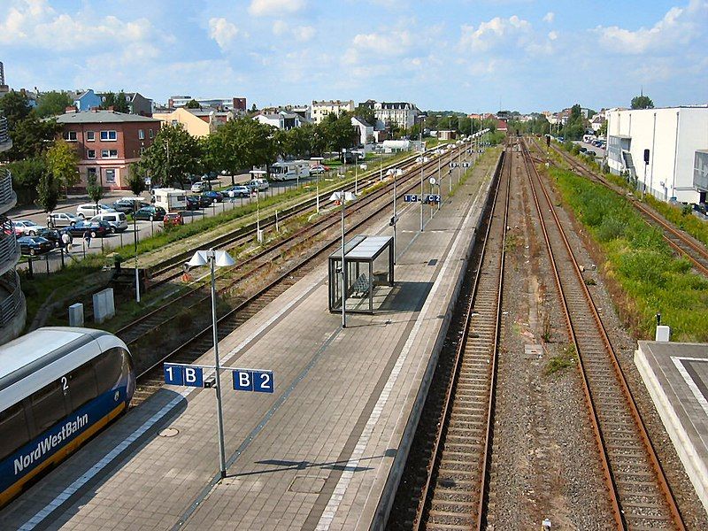 File:Wilhelmshaven Bahnhof.JPG