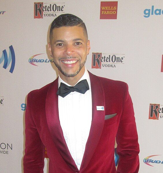 File:Wilson Cruz (13840337155).jpg