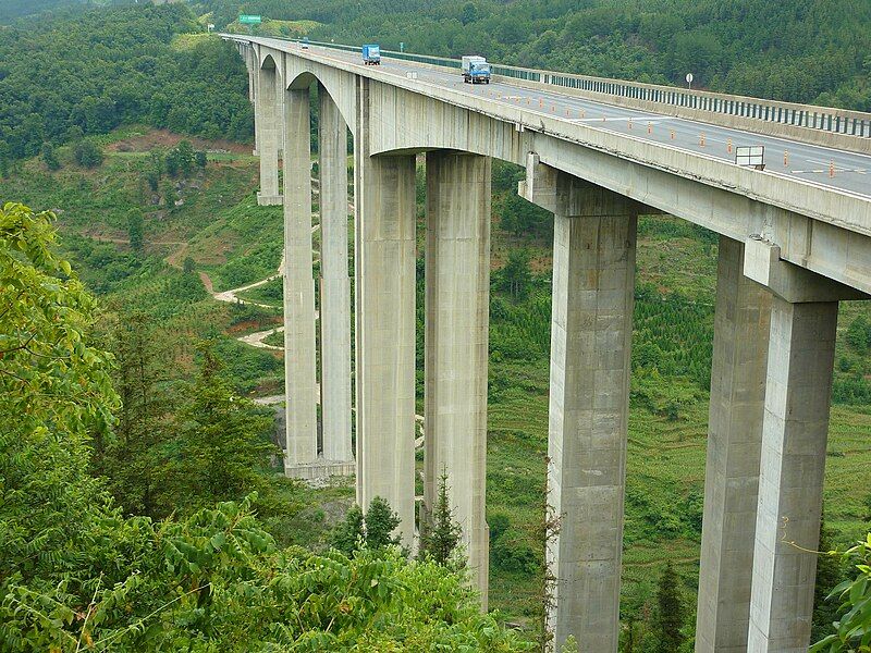 File:Xinzhaihe Bridge, Guizhou.JPG