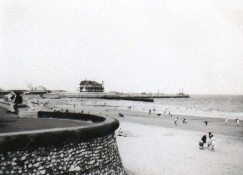 File:1930s Lowestoft Pier.jpg