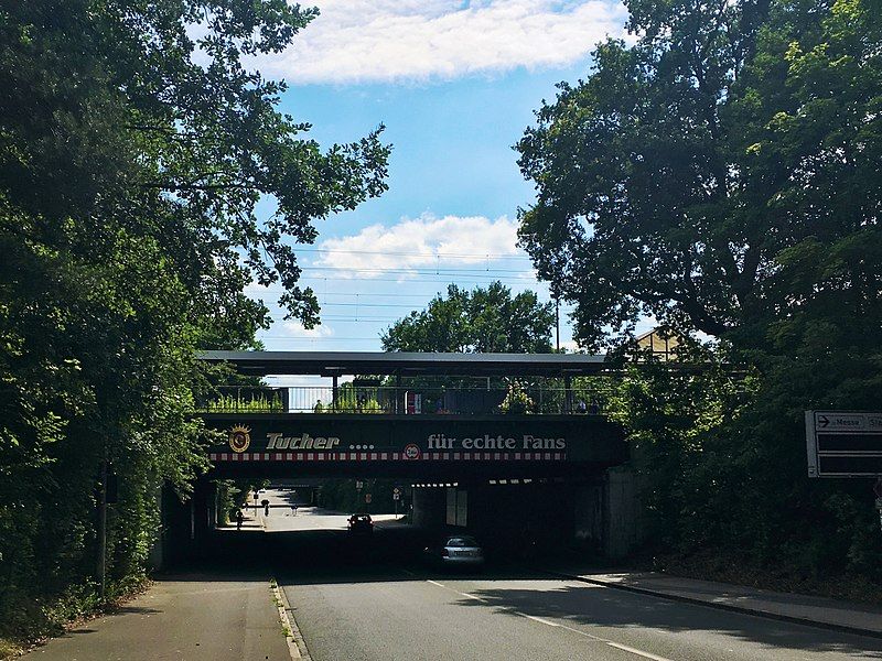 File:Bahnhof Frankenstadion 01.jpg