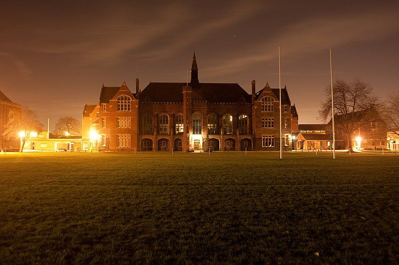 File:Bedfordschool night.jpg