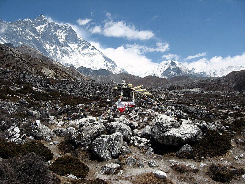 File:Dingboche (3).jpg