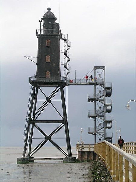 File:Dorum Leuchtturm.jpg