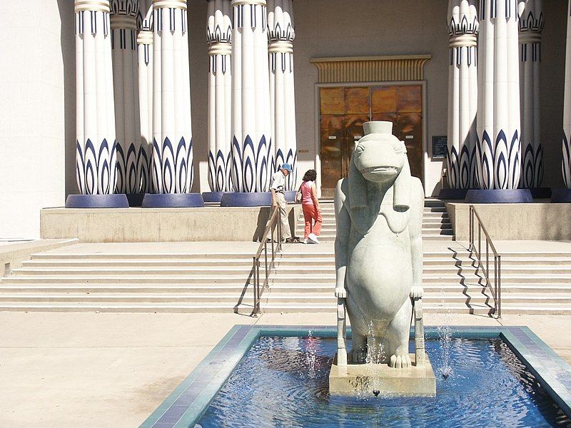 File:Egyptianmuseum-front-tourists.mbp.1024x768.jpg