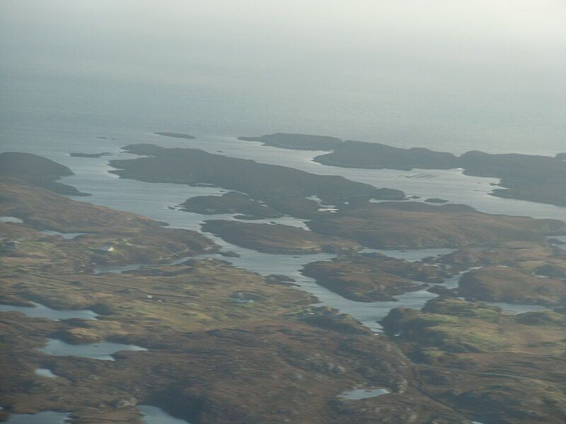 File:Eileanan Chearabhaigh.jpg